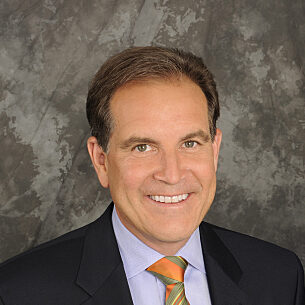 NFL on CBS Jim Nantz Lead CBS NFL Play-by-Announcer Cr.: John Paul Filo é2012 CBS Broadcasting Inc. All Rights Reserved.